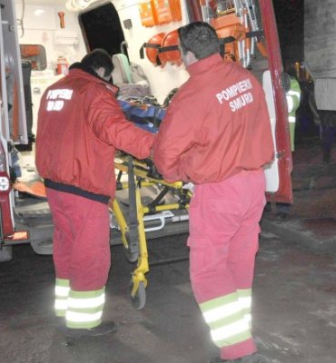 Femeia din Medgidia care şi-a dat foc în faţa copilului, în stare gravă